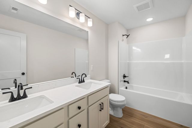 5005 147th Street, Urbandale, IA 50323
