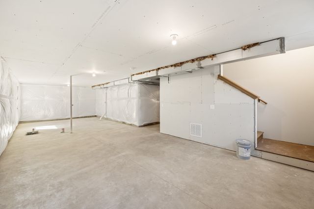 5005 147th Street, Urbandale, IA 50323