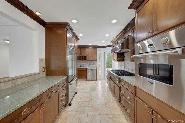 1 Echo Bay Place, New Rochelle, NY 10805