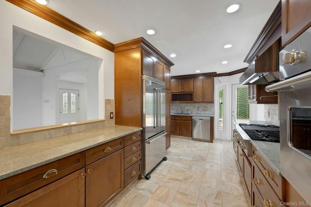 1 Echo Bay Place, New Rochelle, NY 10805