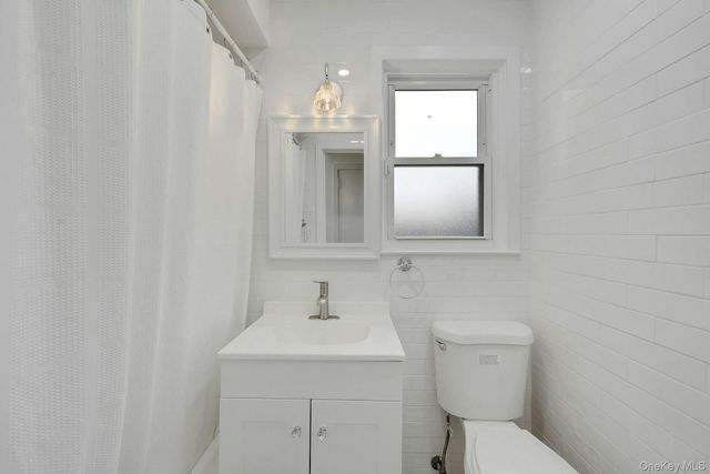 1 Echo Bay Place, New Rochelle, NY 10805