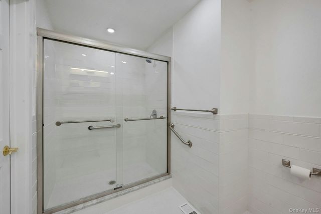 1 Echo Bay Place, New Rochelle, NY 10805