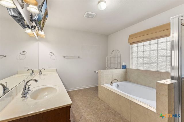 101 Queen Anne Circle, Canyon Lake, TX 78133