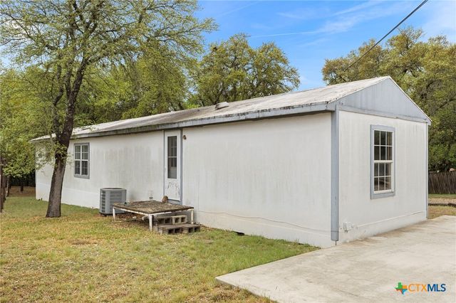 101 Queen Anne Circle, Canyon Lake, TX 78133