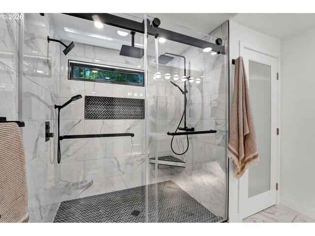 396 BRAE BURN Dr, Eugene, OR 97405