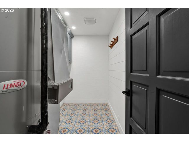 396 BRAE BURN Dr, Eugene, OR 97405