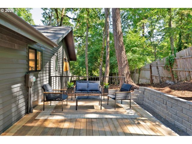 396 BRAE BURN Dr, Eugene, OR 97405