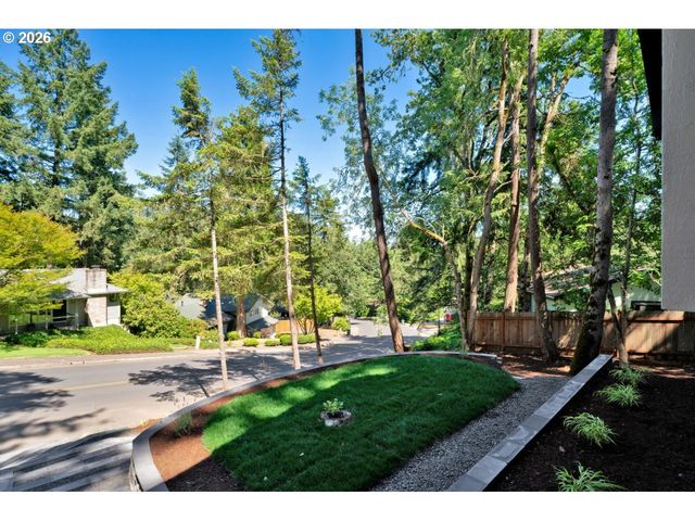 396 BRAE BURN Dr, Eugene, OR 97405