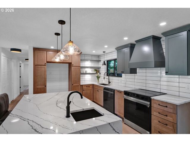 396 BRAE BURN Dr, Eugene, OR 97405