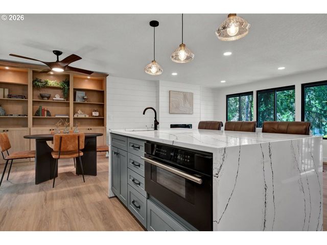 396 BRAE BURN Dr, Eugene, OR 97405