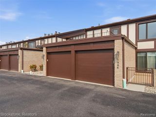 1082 Country Club Drive 84, Saint Clair Shores, MI 48082