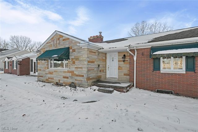 7041 Market Avenue N, Canton, OH 44721