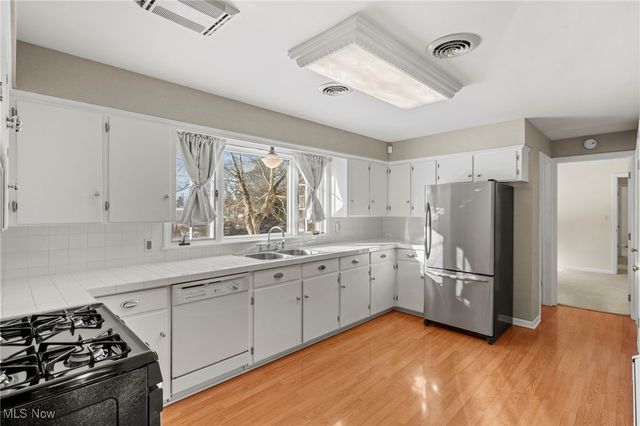 7041 Market Avenue N, Canton, OH 44721