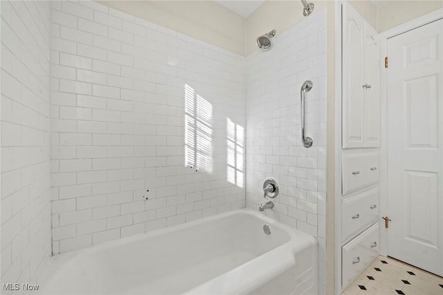 7041 Market Avenue N, Canton, OH 44721