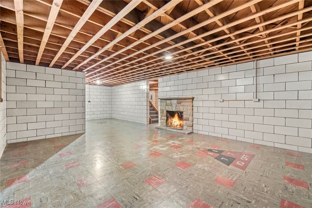 7041 Market Avenue N, Canton, OH 44721