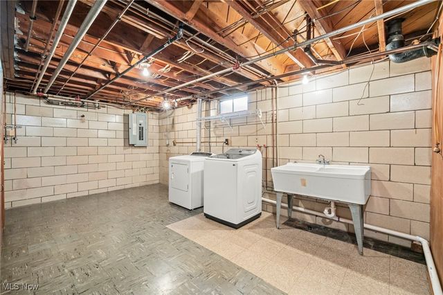 7041 Market Avenue N, Canton, OH 44721