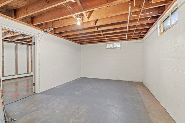 7041 Market Avenue N, Canton, OH 44721