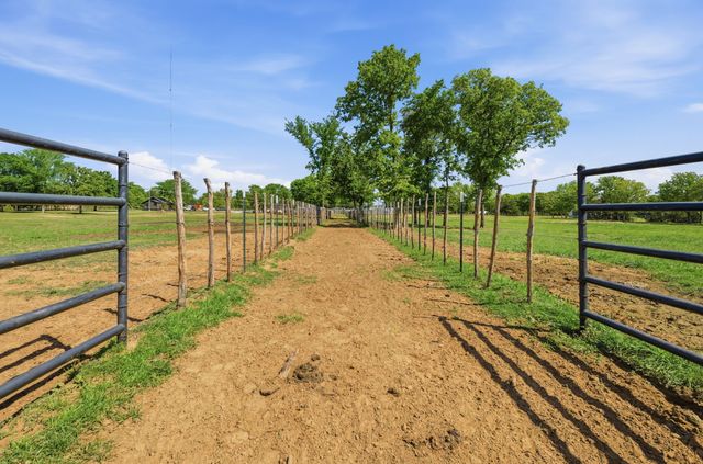 10642 Fm 902, Collinsville, TX 76233