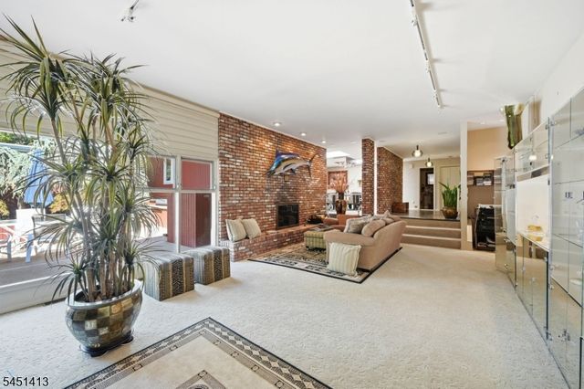 12 Rhoda Ter, Parsippany-troy Hills Twp., NJ 07054
