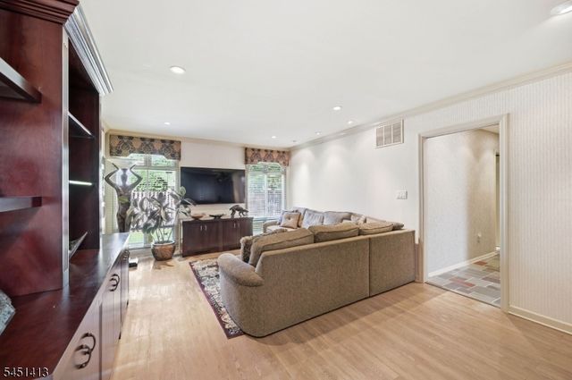 12 Rhoda Ter, Parsippany-troy Hills Twp., NJ 07054