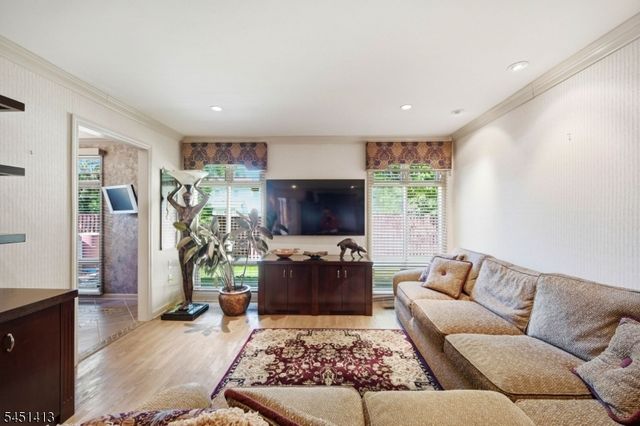 12 Rhoda Ter, Parsippany-troy Hills Twp., NJ 07054