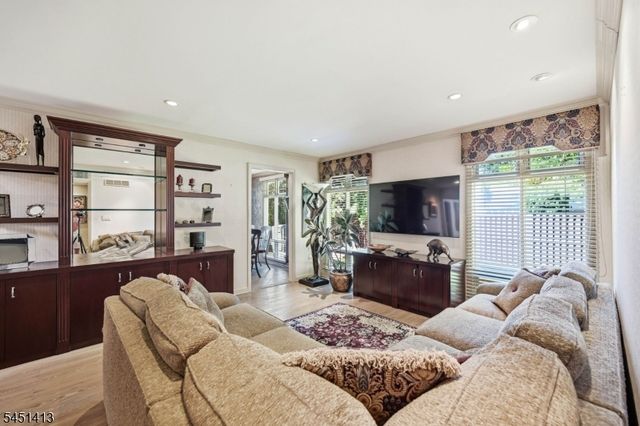 12 Rhoda Ter, Parsippany-troy Hills Twp., NJ 07054