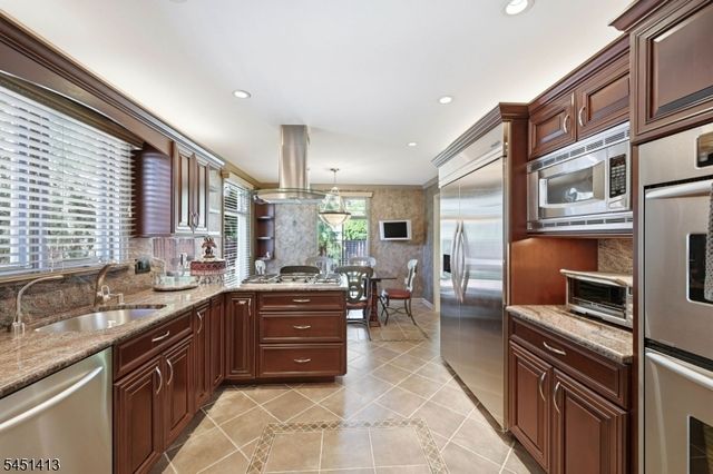 12 Rhoda Ter, Parsippany-troy Hills Twp., NJ 07054