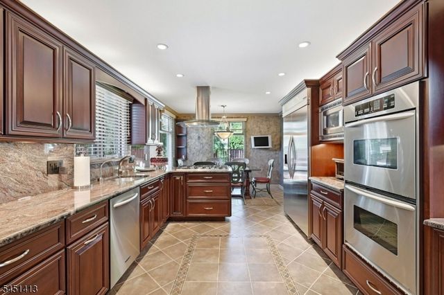 12 Rhoda Ter, Parsippany-troy Hills Twp., NJ 07054