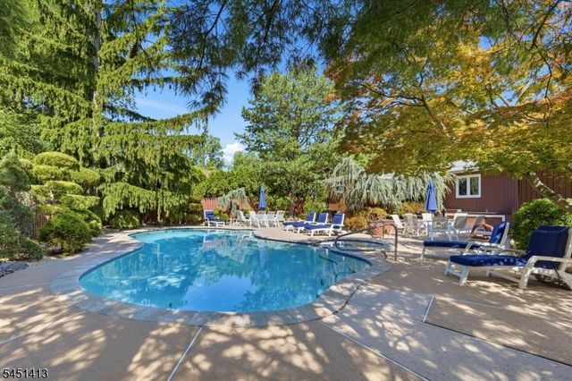 12 Rhoda Ter, Parsippany-troy Hills Twp., NJ 07054