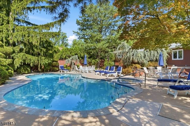 12 Rhoda Ter, Parsippany-troy Hills Twp., NJ 07054