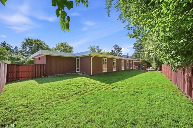 12 Rhoda Ter, Parsippany-troy Hills Twp., NJ 07054