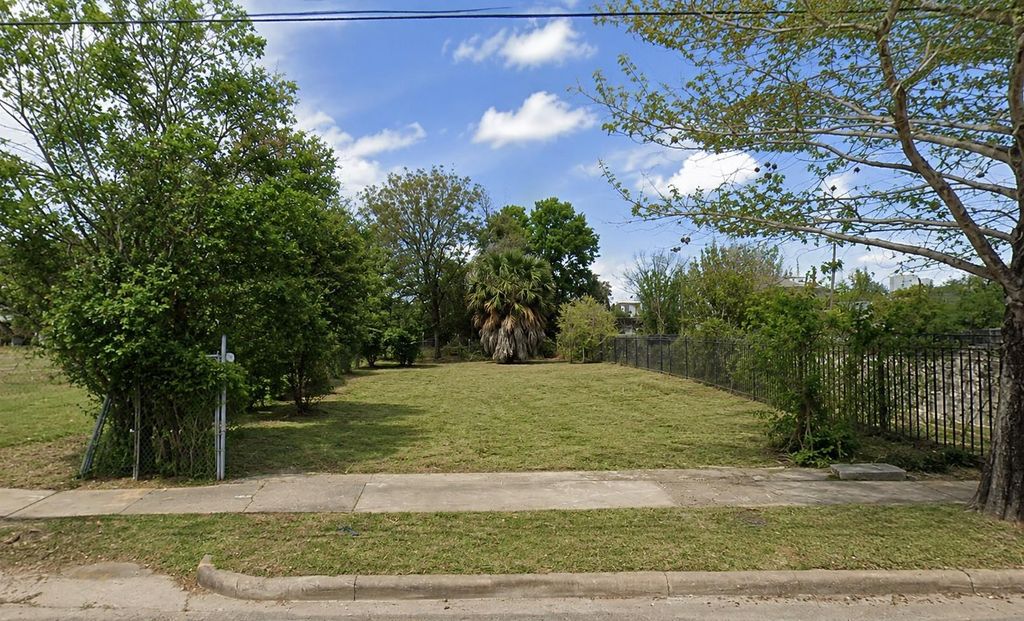 3416 Emancipation Avenue, Houston, TX 77004