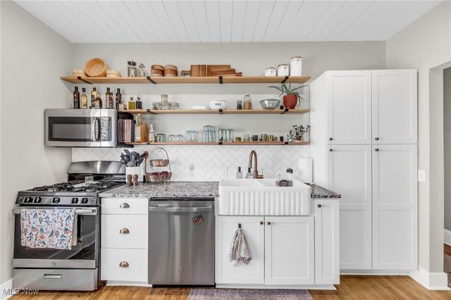 2287 Ogontz Avenue, Lakewood, OH 44107