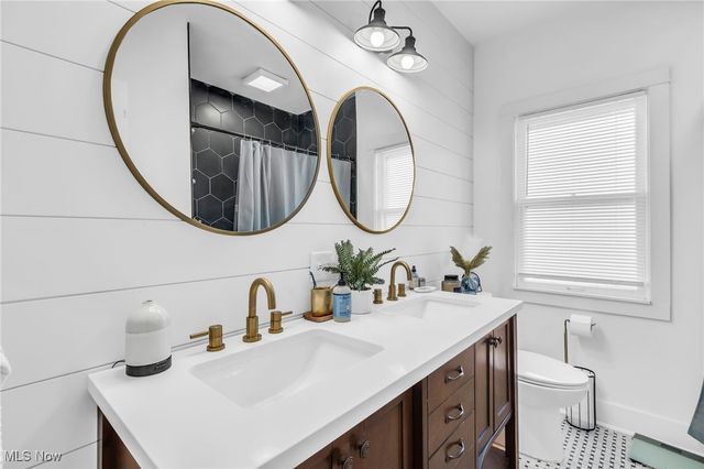 2287 Ogontz Avenue, Lakewood, OH 44107