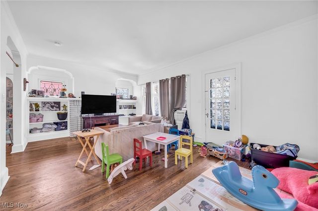 2287 Ogontz Avenue, Lakewood, OH 44107