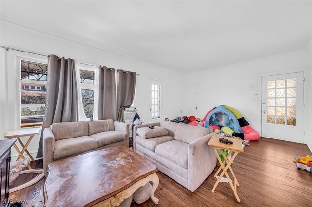 2287 Ogontz Avenue, Lakewood, OH 44107