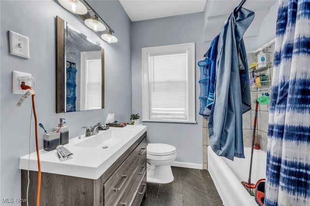 2287 Ogontz Avenue, Lakewood, OH 44107