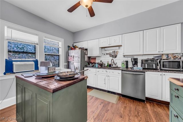 2287 Ogontz Avenue, Lakewood, OH 44107