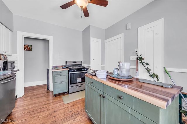 2287 Ogontz Avenue, Lakewood, OH 44107