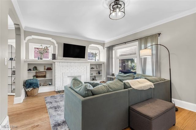 2287 Ogontz Avenue, Lakewood, OH 44107