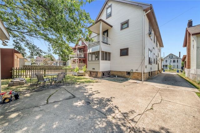 2287 Ogontz Avenue, Lakewood, OH 44107