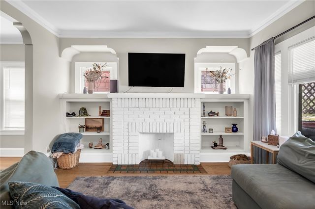 2287 Ogontz Avenue, Lakewood, OH 44107