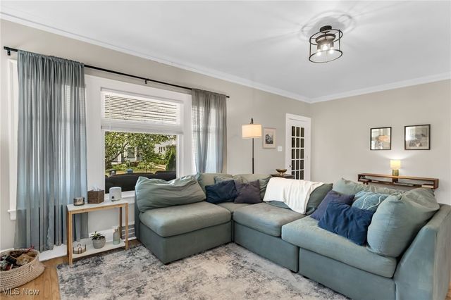 2287 Ogontz Avenue, Lakewood, OH 44107