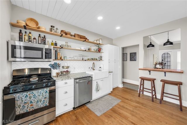 2287 Ogontz Avenue, Lakewood, OH 44107