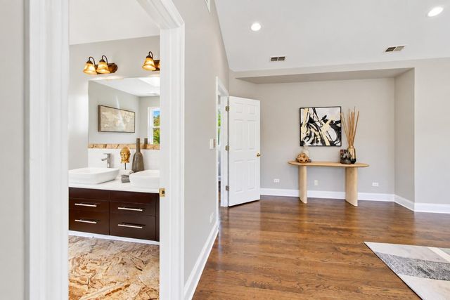 4920 N Keeler Avenue, Chicago, IL 60630