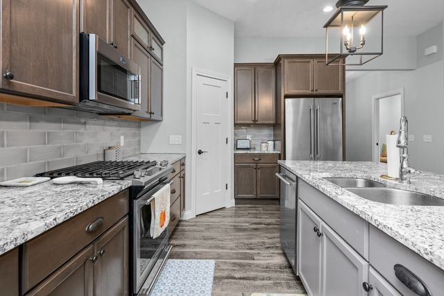 4709 Pheasant Creek Avenue, Davenport, IA 52807