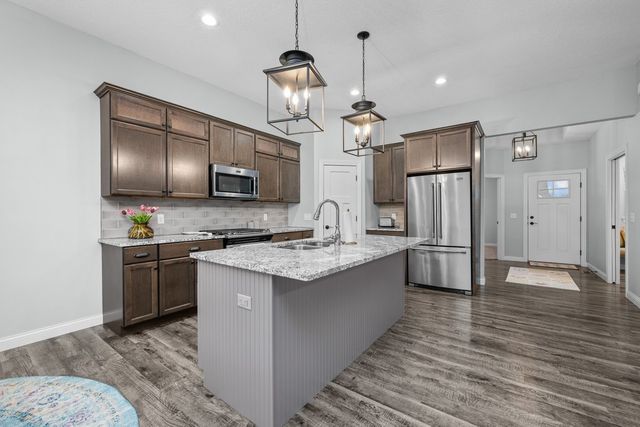 4709 Pheasant Creek Avenue, Davenport, IA 52807