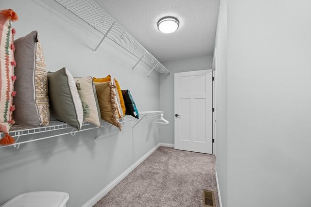 4709 Pheasant Creek Avenue, Davenport, IA 52807