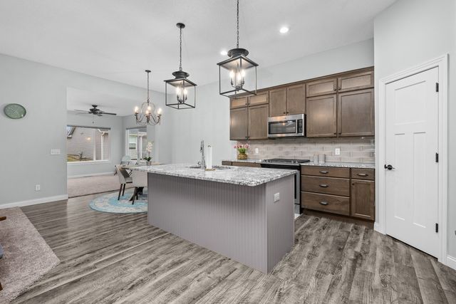 4709 Pheasant Creek Avenue, Davenport, IA 52807