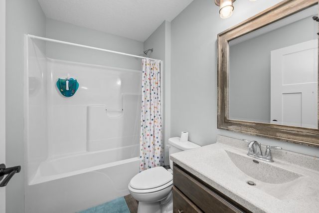 4709 Pheasant Creek Avenue, Davenport, IA 52807